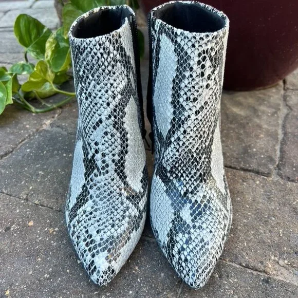 Worthington Snakeskin design bootie heels size 8 - Picture 2 of 5